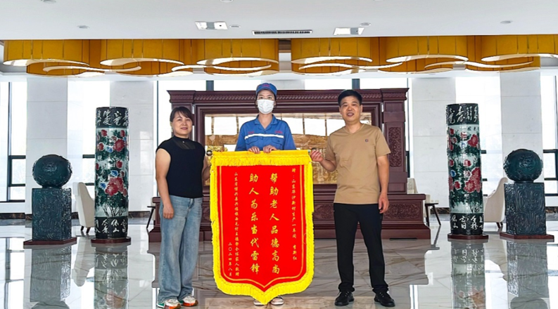 伸出援手扶老人 弘揚(yáng)社會正能量 ——華沙職工好人好事獲贊