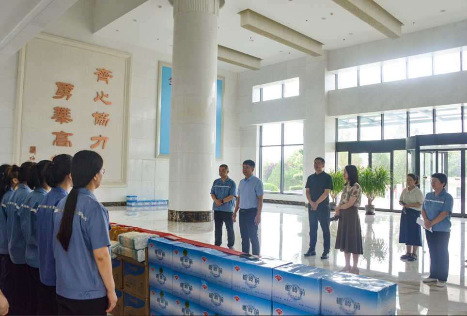 臨淄區(qū)總工會(huì)到齊峰開(kāi)展 “夏送清涼” 慰問(wèn)活動(dòng)